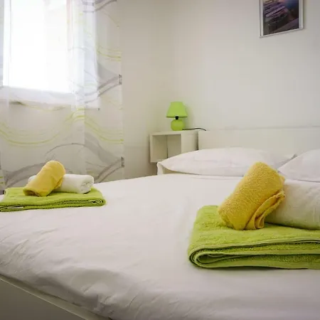 Greetings To The Sun Zára