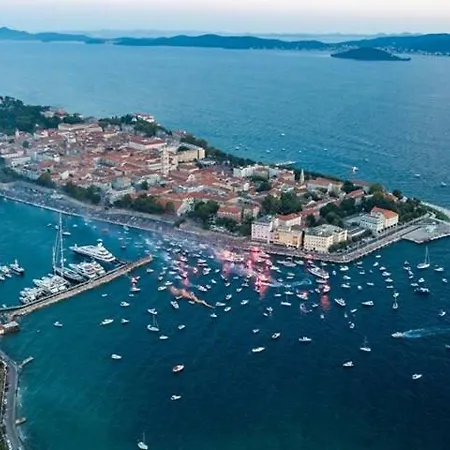 Greetings To The Sun Apartman