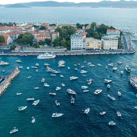 Greetings To The Sun * Zára