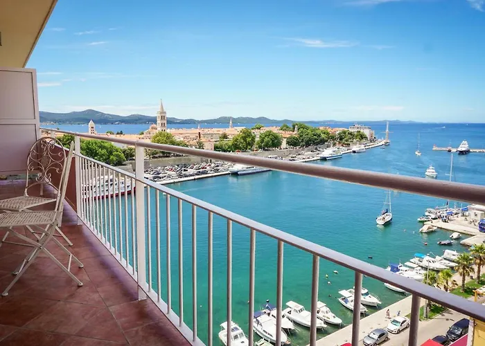 アパート Greetings To The Sun *