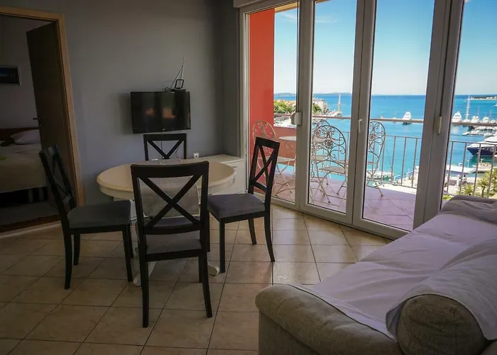 דירה Greetings To The Sun *