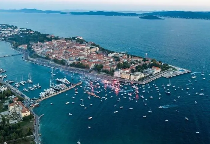 Greetings To The Sun アパート