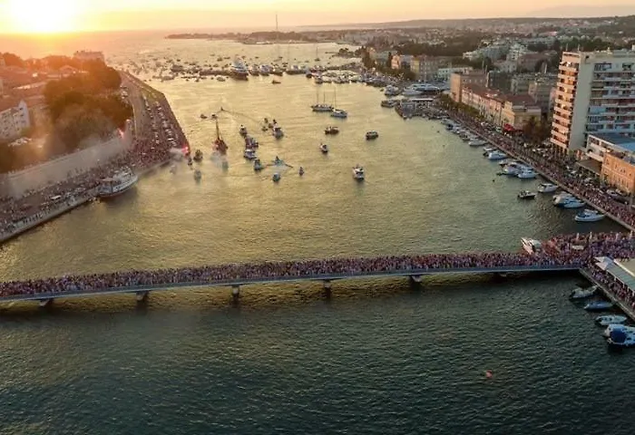 アパート Greetings To The Sun *